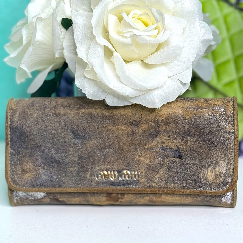 Miu Miu Cracked Metallic design Wallet
